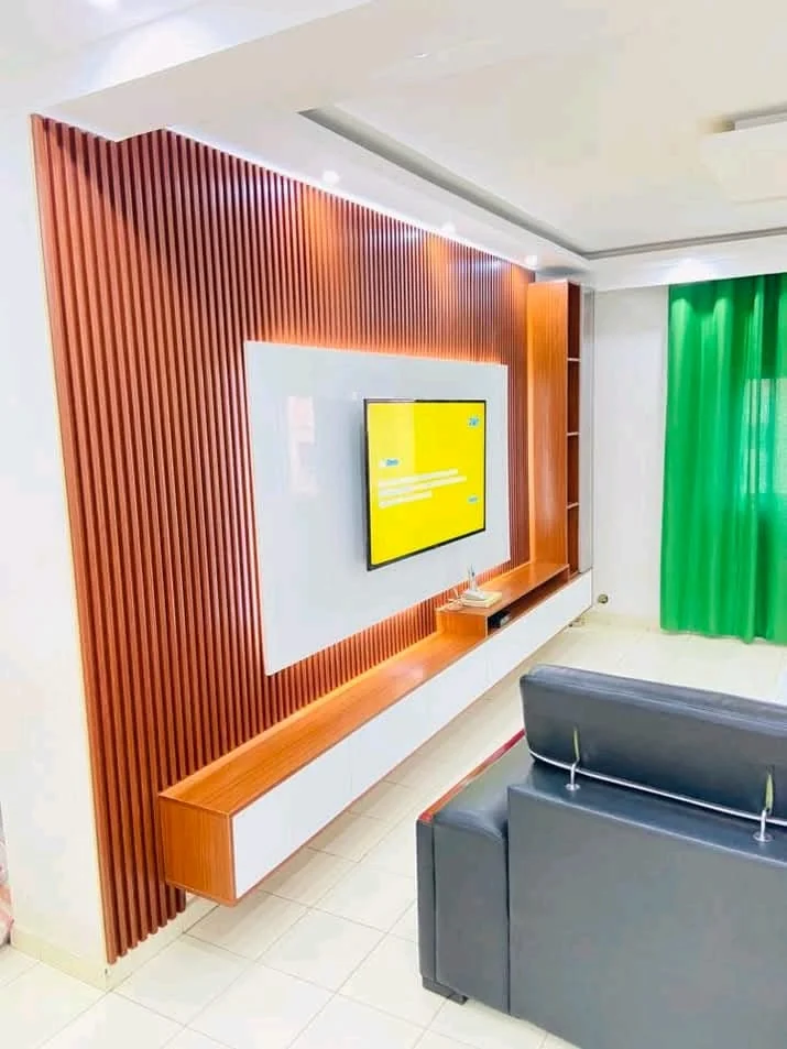 Painel de TV em madeira
