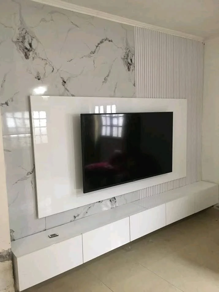 Painel de TV com efeito mármore