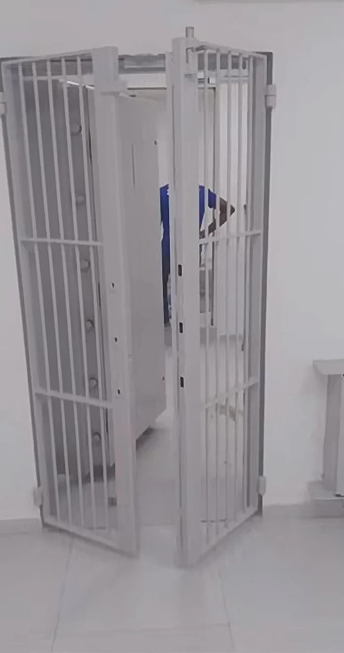 Gradão de segurança aberto