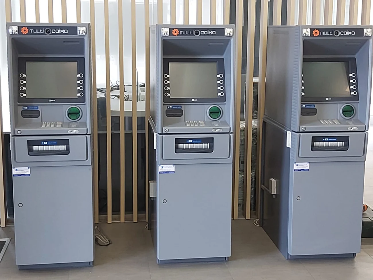 Caixas automáticas instaladas