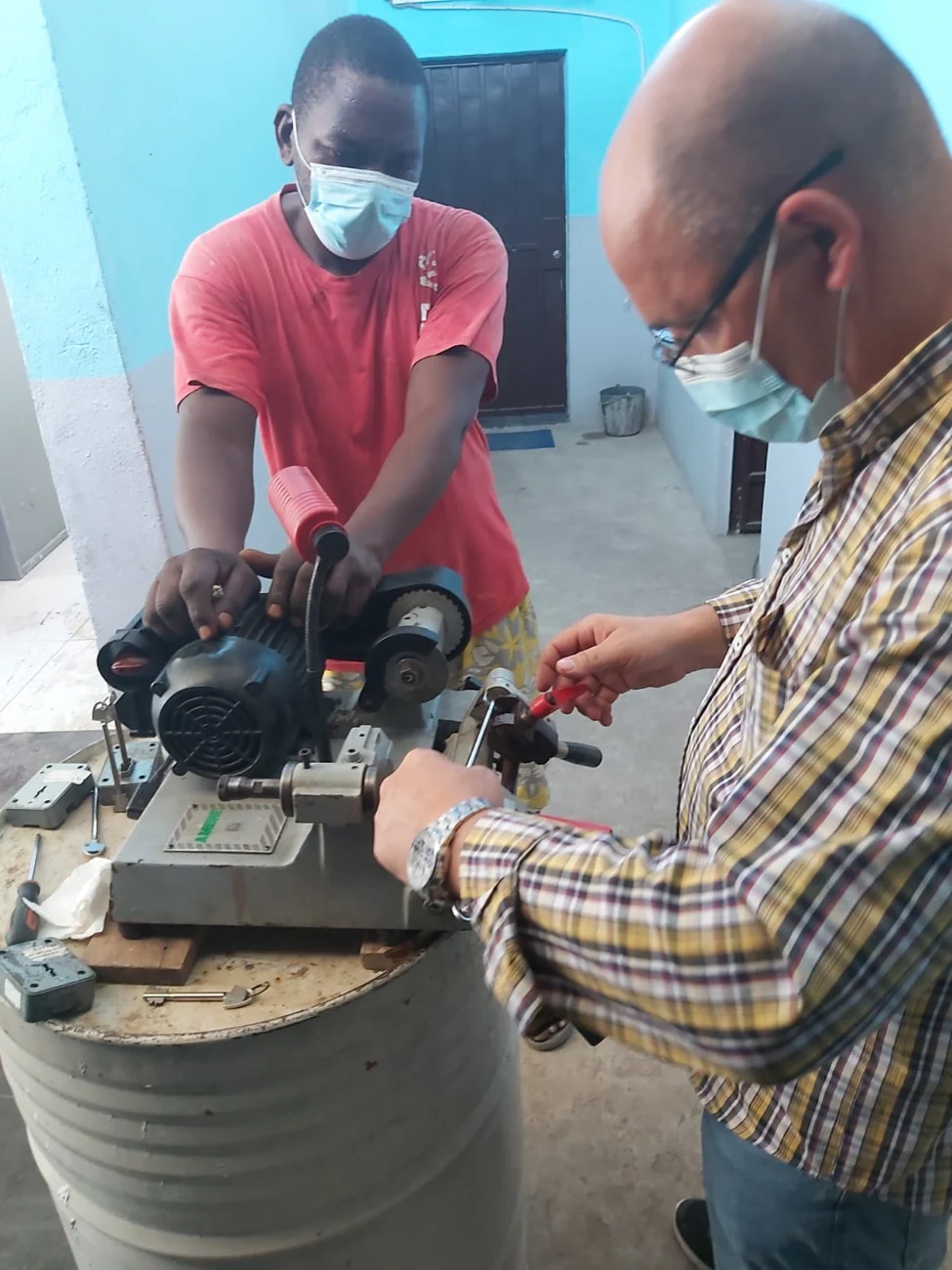 Trabalho de oficina — corte de chaves